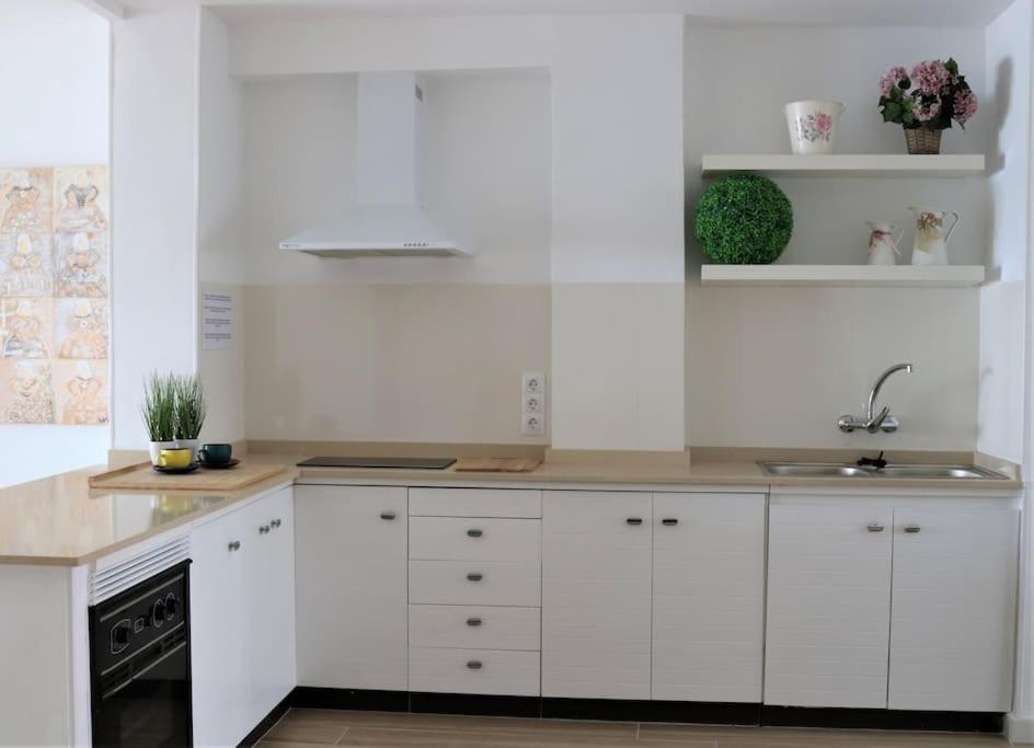 Apto Berta En 1ª Linia De Playa, Piscina Y Parking Privado Apartment